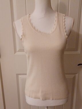Marled Women’s Cream Ribbed Scallop-Edge Tank Top
